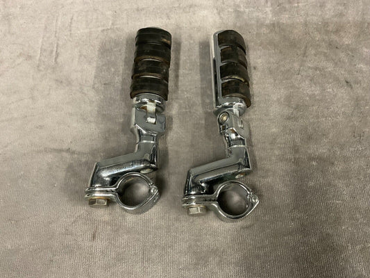 Kuryakyn (7999) Footpegs OFFSET LARGE HIGHWAY PEGS 1-1/4 CLAMP - OFFSET LG HWY PEGS 1-1/4 CLMP