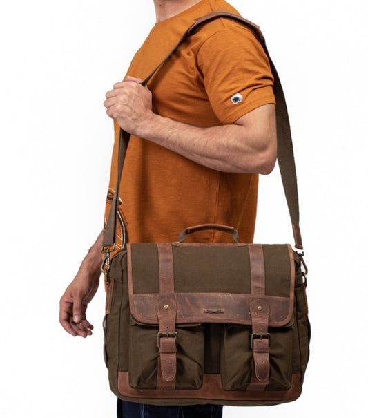 CLASSIC MESSENGER BAG